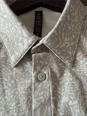 Lulu Lemon - Sage and white short sleeve shirt